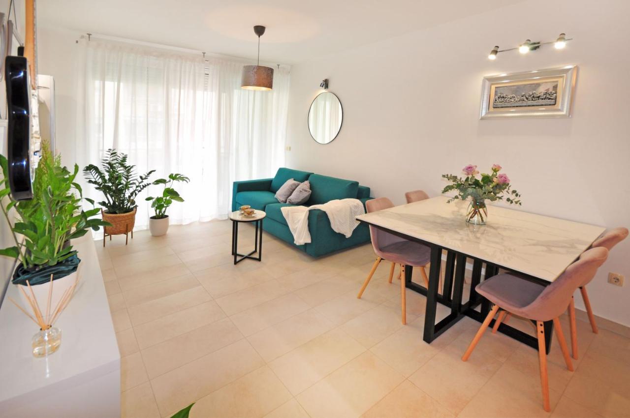Family Apartment Noel - Omiš Extérieur photo