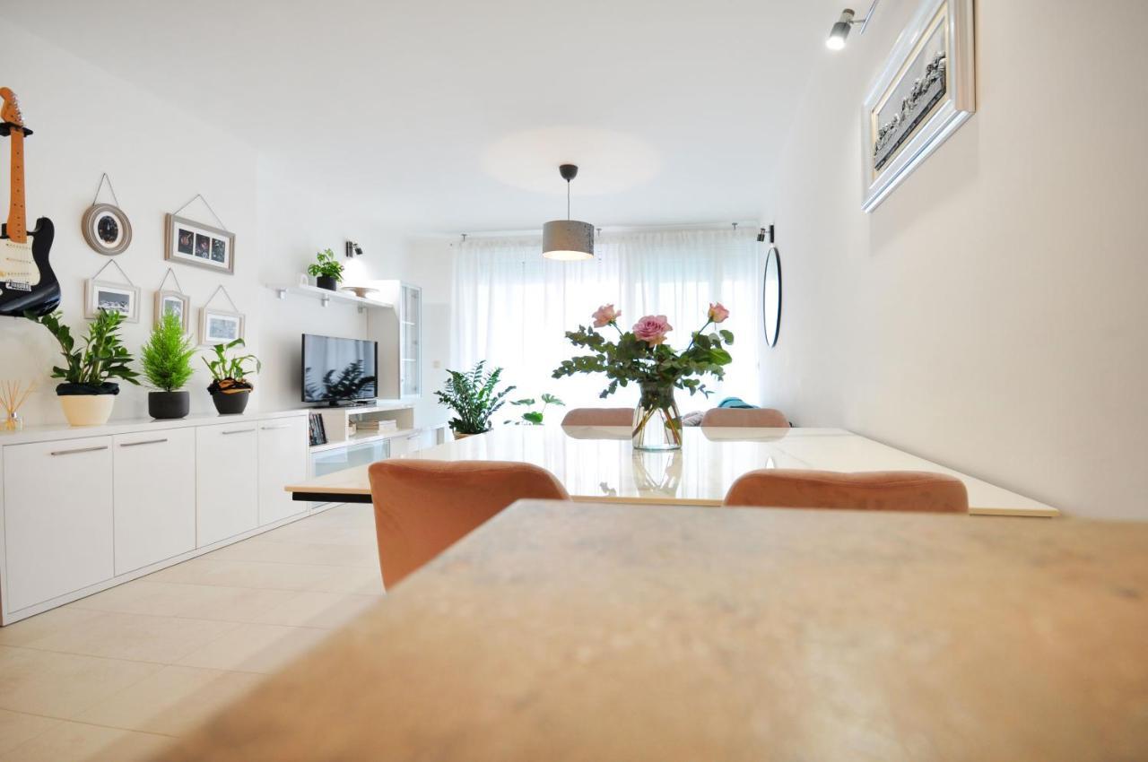 Family Apartment Noel - Omiš Extérieur photo